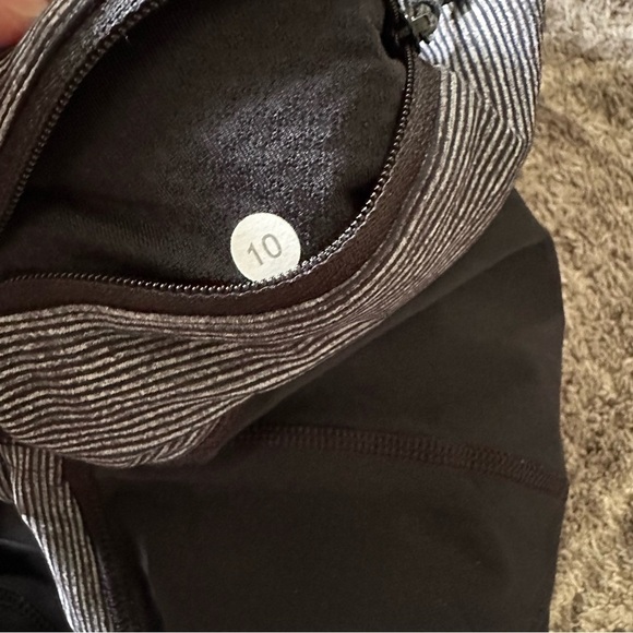 Lululemon Run For Your Life Crop 17” Leggings Black Stripe Waistband - Picture 4 of 10